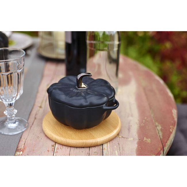 Staub Limited Pumpkin Petite Casserole Black - Image 4
