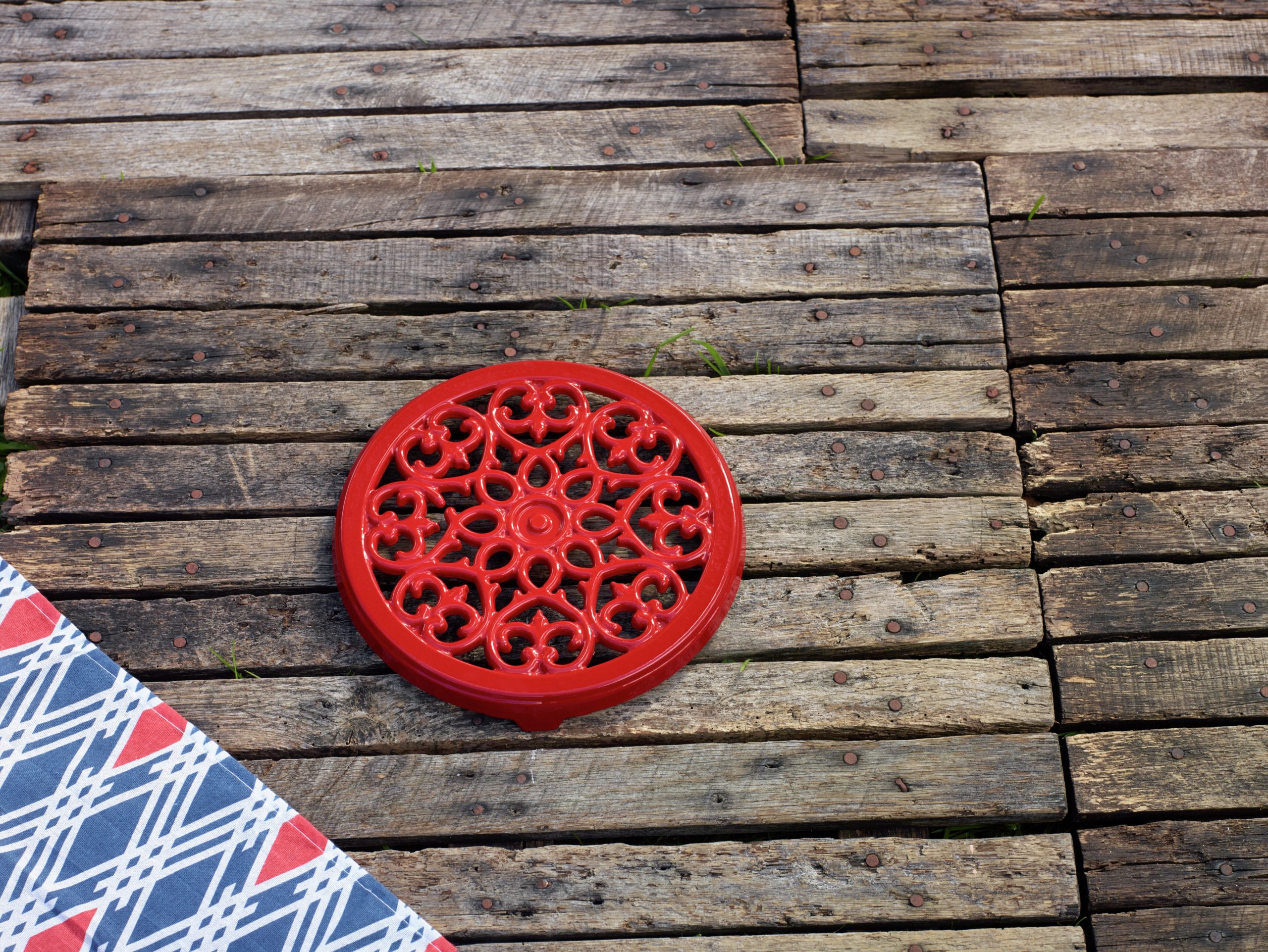 STAUB Lily Cast Iron Trivet 23cm – Cherry - Image 2